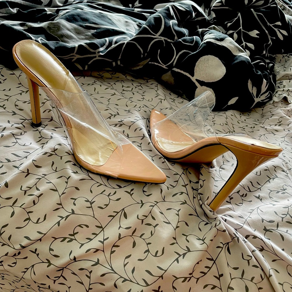 Nude pointy heels